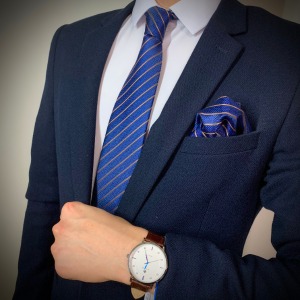 Синий стильный галстук